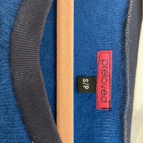 Cashmere bolero like cover up with quarter length sleeves - Picture 2 of 2